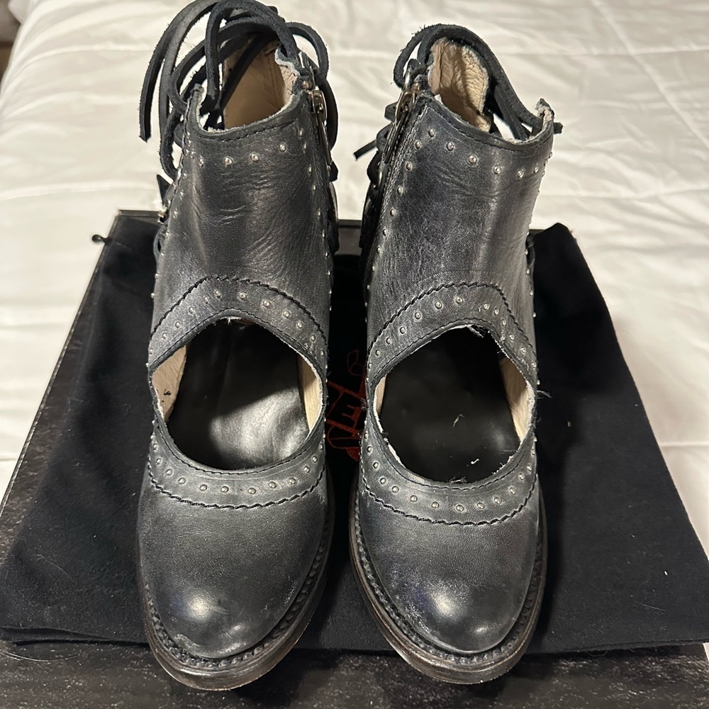 Freebird by Steve Madden “Desert” Booties - Picture 2 of 6